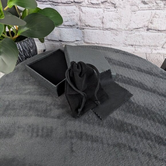 Amethyst and silver color cross pendant, free chain, unisex women men - Picture 7 of 8